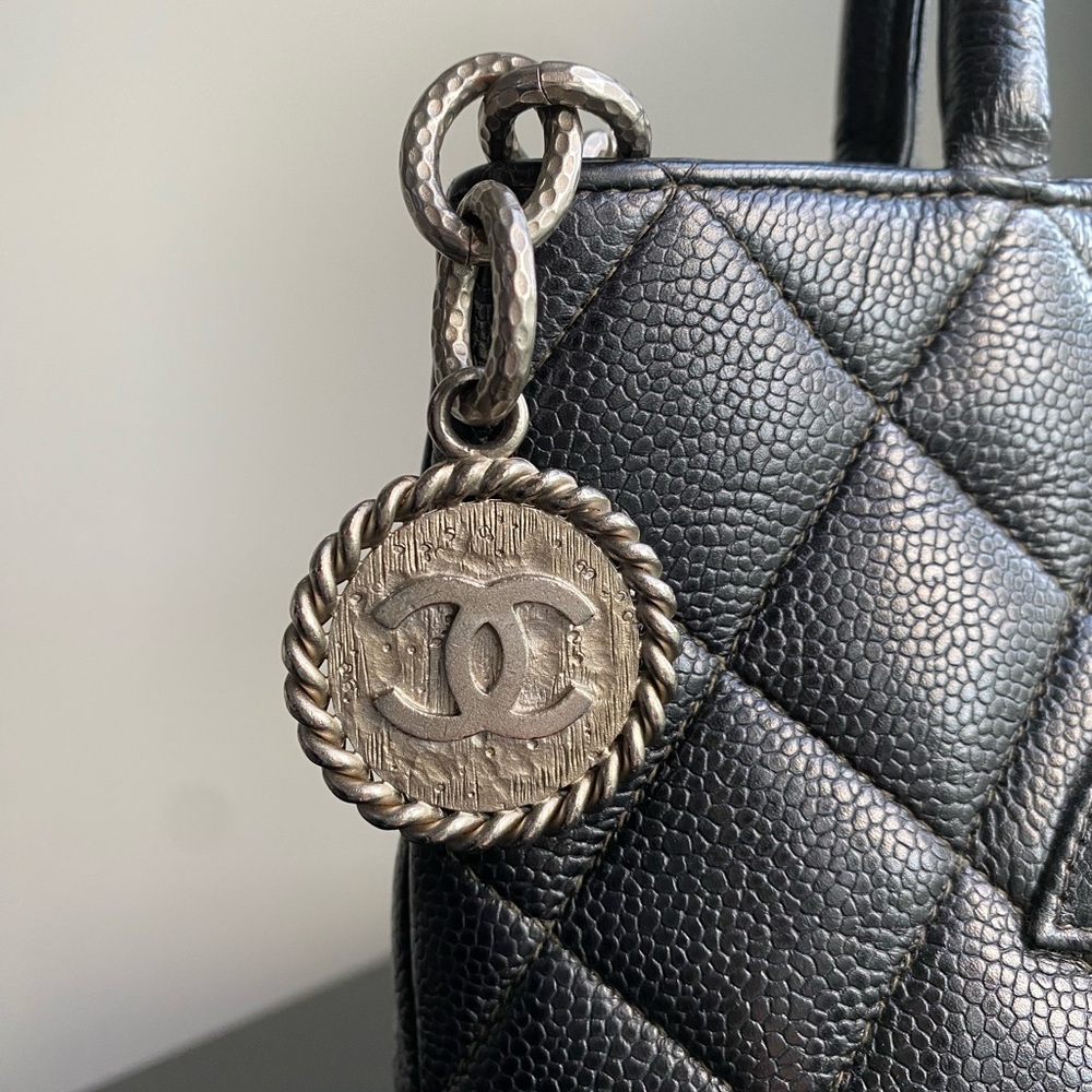 CHANEL MEDALLION BLACK & SILVER HARDWARE QUILTED CAVIAR TOTE - Picture 8 of 16